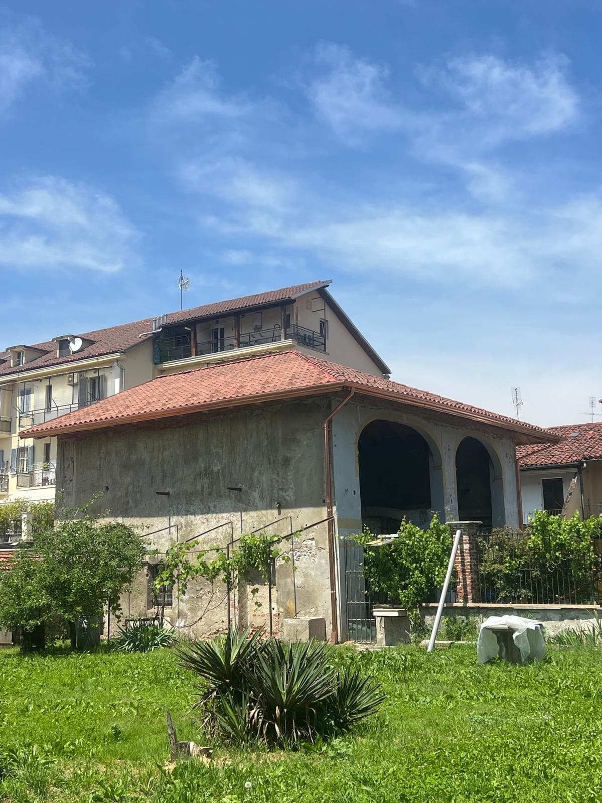 Rifacimento tetto rustico con copertura in coppi